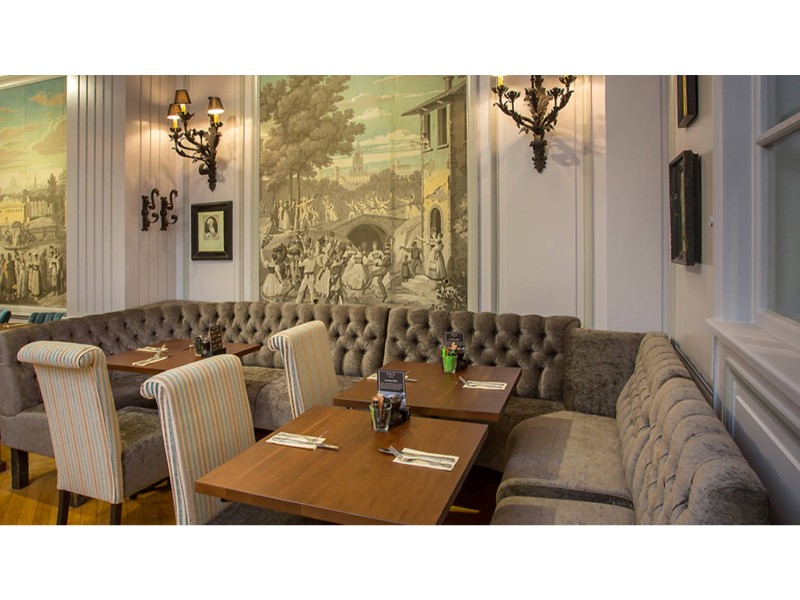 42nd Street & Dinner at Le Restaurant de Paul, Covent Garden gallery image