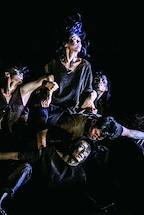 Cloud Gate Dance Theatre of Taiwan — 13 Tongues & Dust gallery image