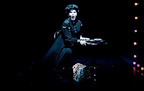 Frau Welt  gallery image