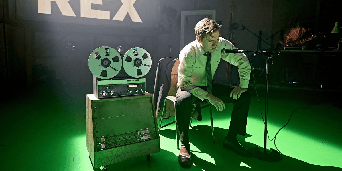 Image: Jack Holden speaking into microphone Show: Kenrex