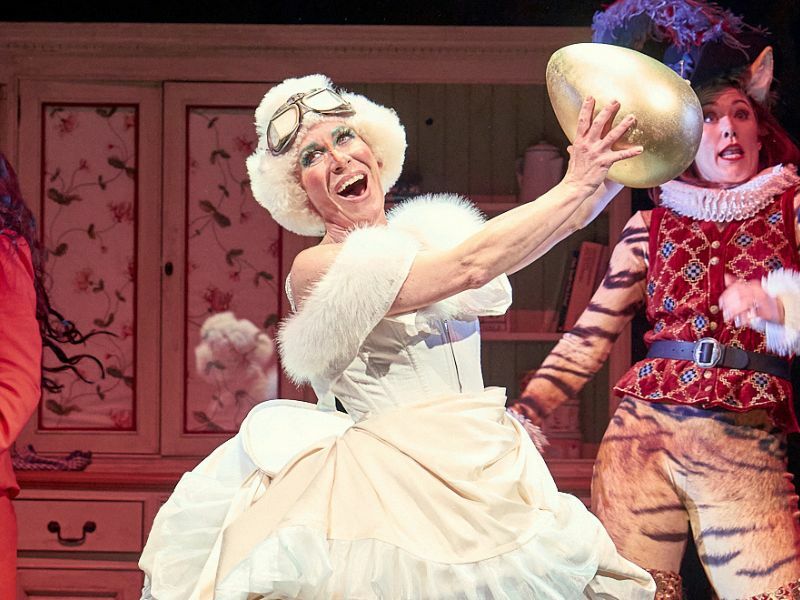 Production image of Mother Goose with Ian McKellen and John Bishop.