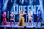 Production image of the company of QUEENZ, in QUEENZ.