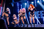 Production image of the company of QUEENZ, in QUEENZ.
