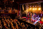 Production image of the company of QUEENZ, in QUEENZ.