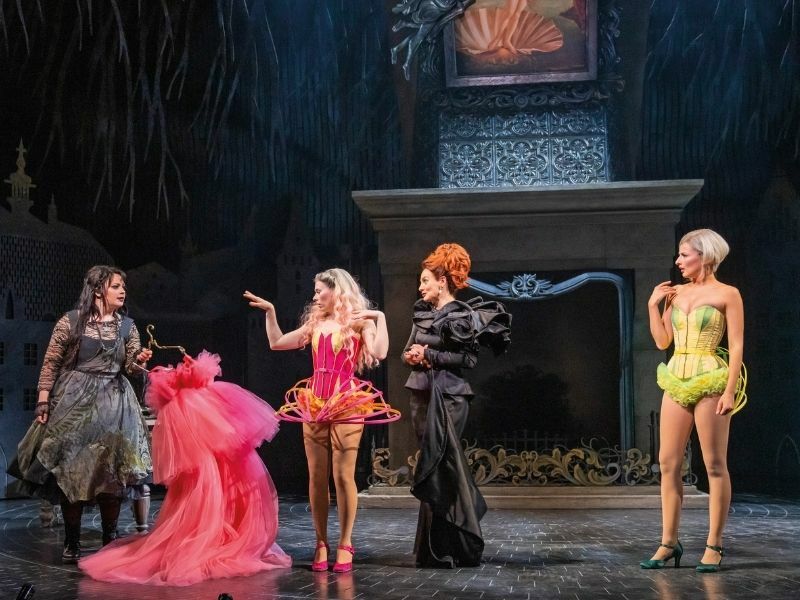 Review: Cinderella (Gillian Lynne Theatre, West End) 