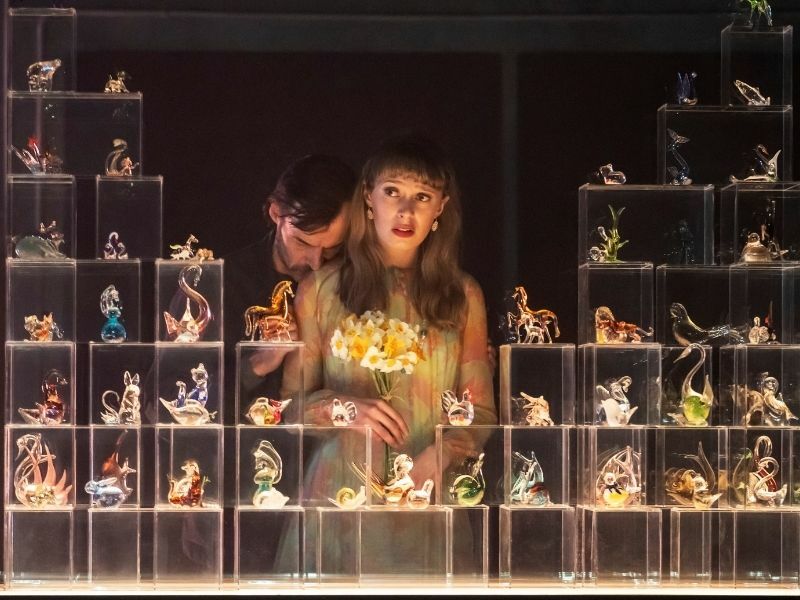 Production image of Paul Hilton and Lizzie Annis in The Glass Menagerie | By Johan Persson