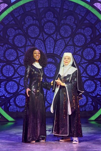 Production image of Beverley Knight as Deloris van Cartier and Jennifer Saunders as Mother Superior. | Photo Manuel Harlan