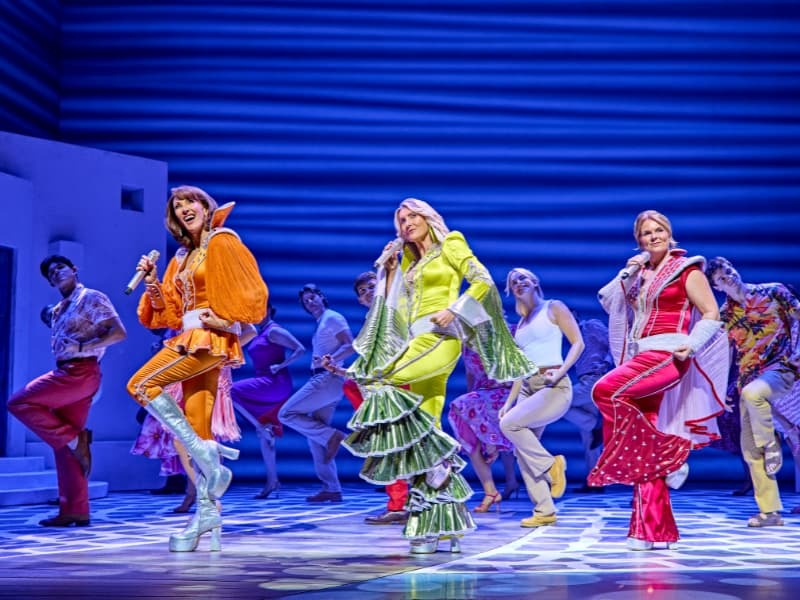 First look at the new cast of MAMMA MIA!