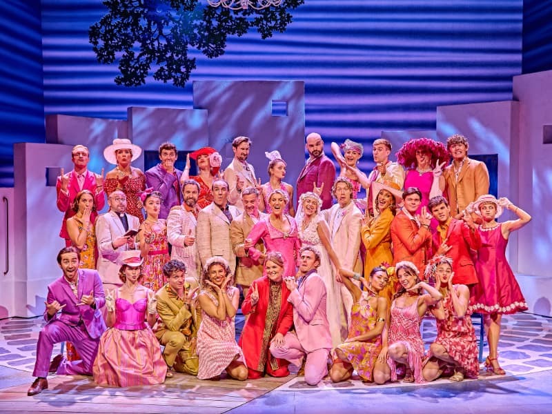 First look at the new cast of MAMMA MIA!