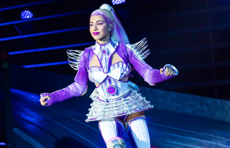 Sophie Naglik as Pearl in Starlight Express